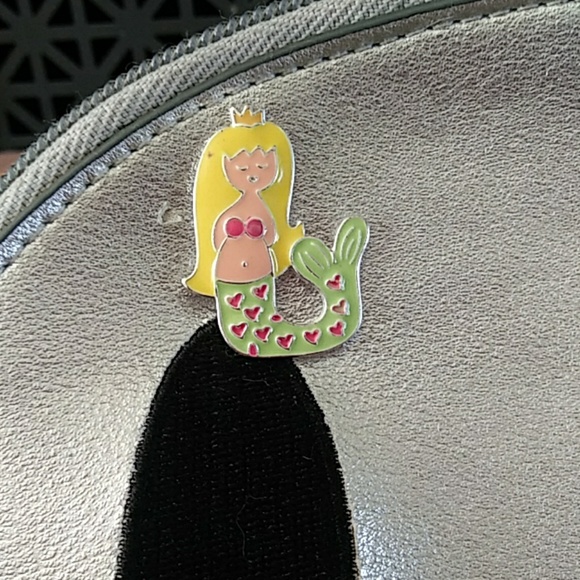 Mermaid pin📌 - Picture 3 of 4